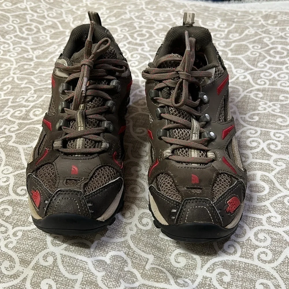 WOMENS sz 7.5 north face shoes gore-tex